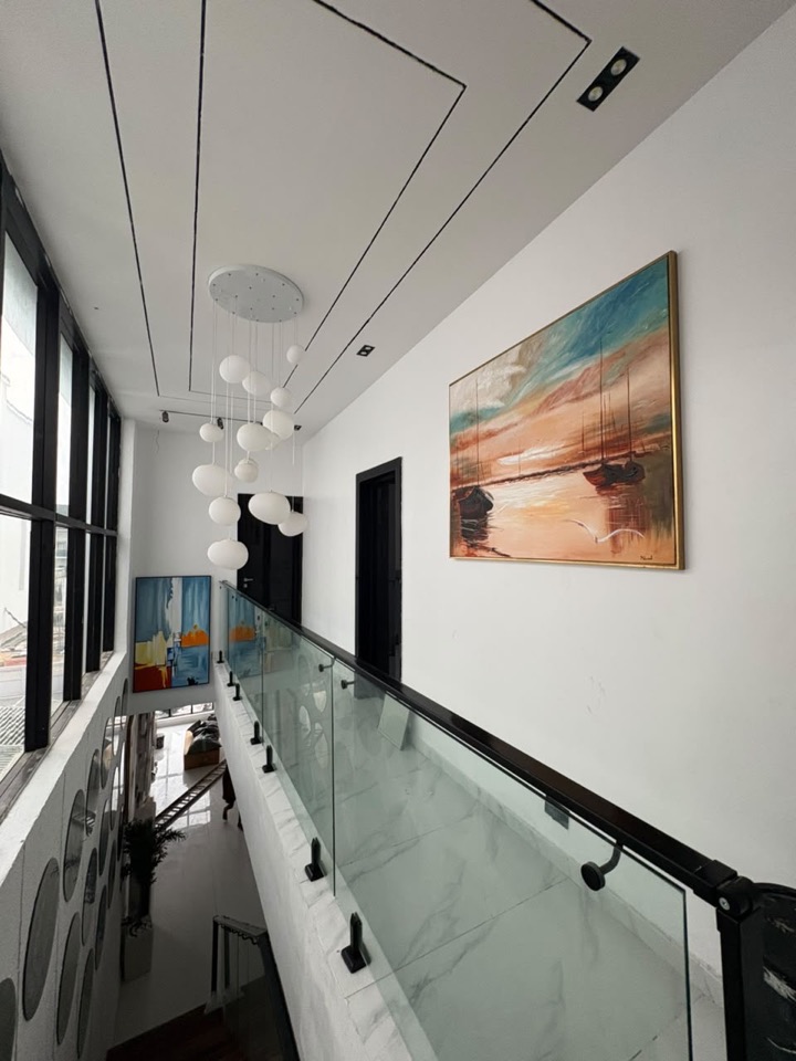 Bright landing with glass balustrade and artwork